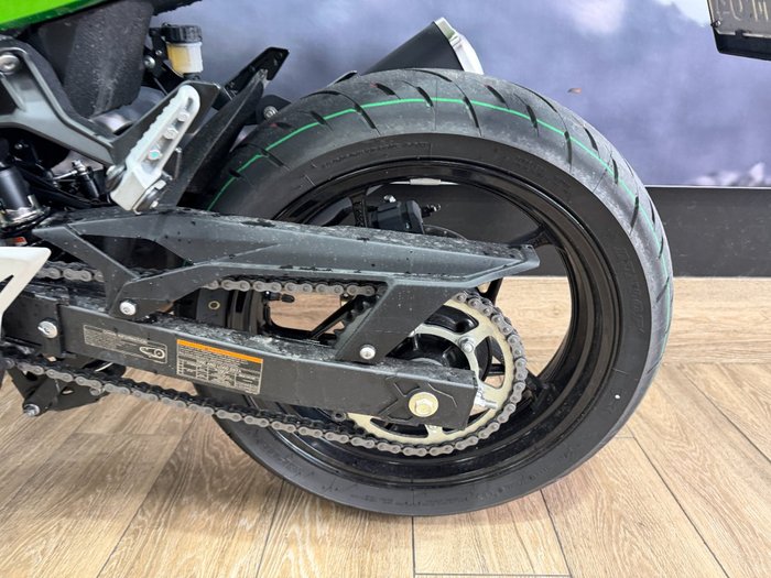 2026 Kawasaki Z500 Lime Green / Carbon Gray