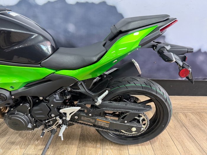 2026 Kawasaki Z500 Lime Green / Carbon Gray