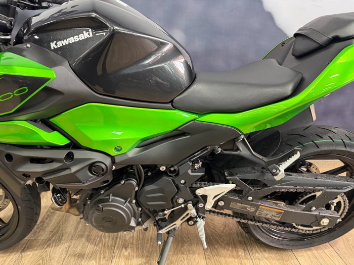 2026 Kawasaki Z500 Lime Green / Carbon Gray