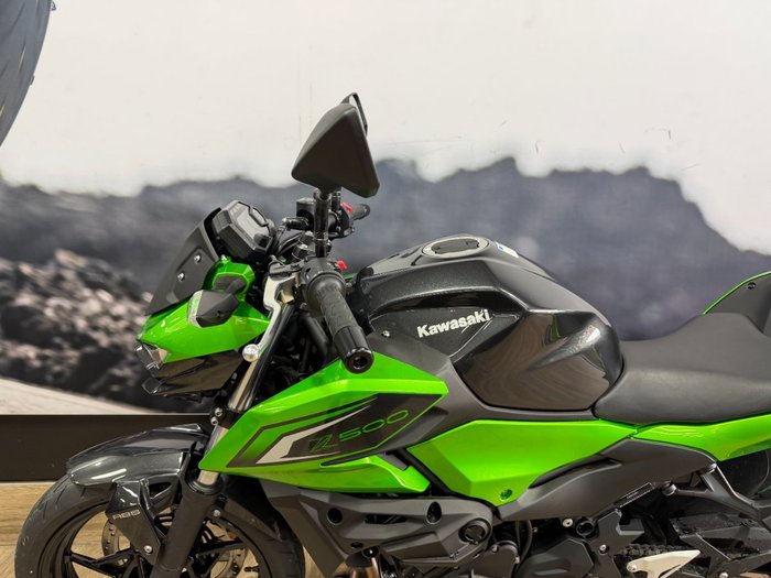 2026 Kawasaki Z500 Lime Green / Carbon Gray