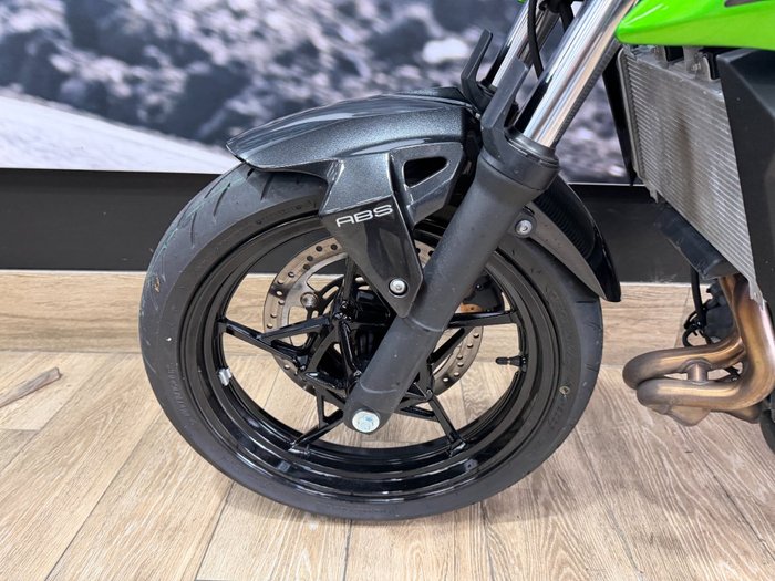 2026 Kawasaki Z500 Lime Green / Carbon Gray