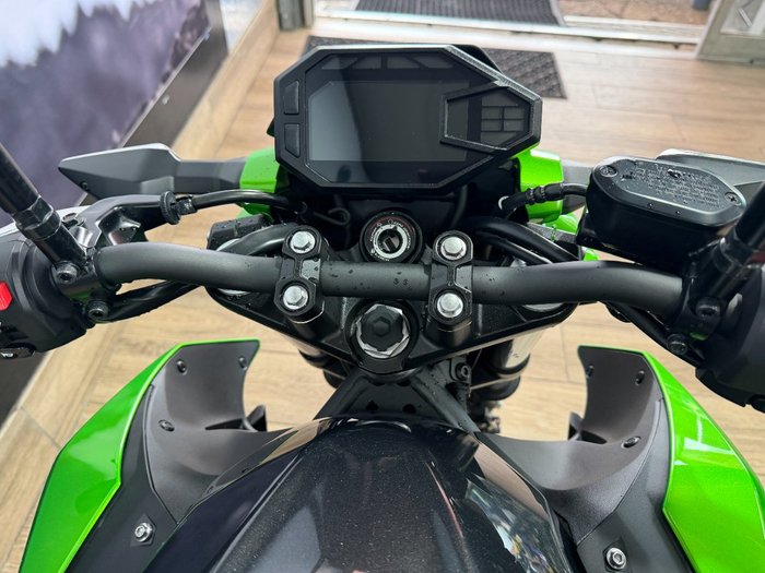 2026 Kawasaki Z500 Lime Green / Carbon Gray
