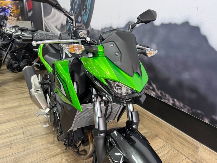 2026 Kawasaki Z500 Lime Green / Carbon Gray
