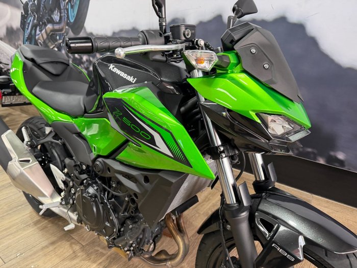 2026 Kawasaki Z500 Lime Green / Carbon Gray