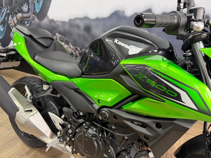 2026 Kawasaki Z500 Lime Green / Carbon Gray