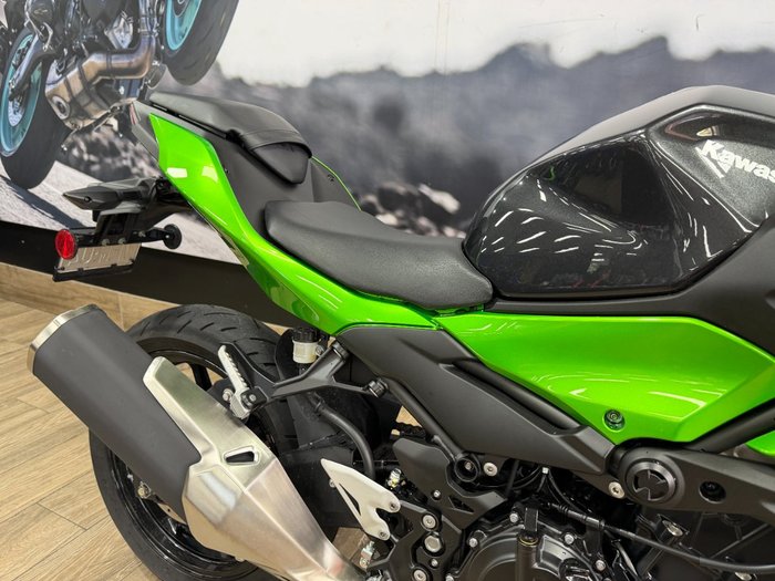 2026 Kawasaki Z500 Lime Green / Carbon Gray