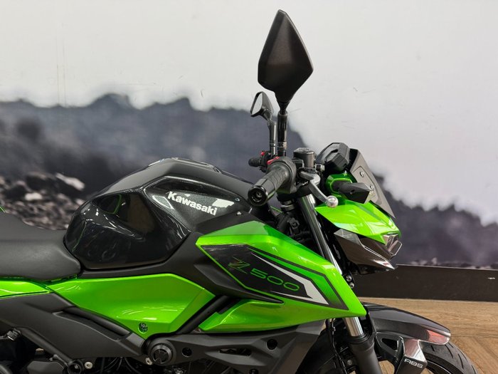 2026 Kawasaki Z500 Lime Green / Carbon Gray
