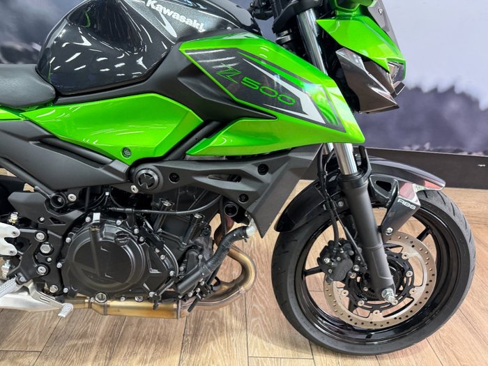 2026 Kawasaki Z500 Lime Green / Carbon Gray