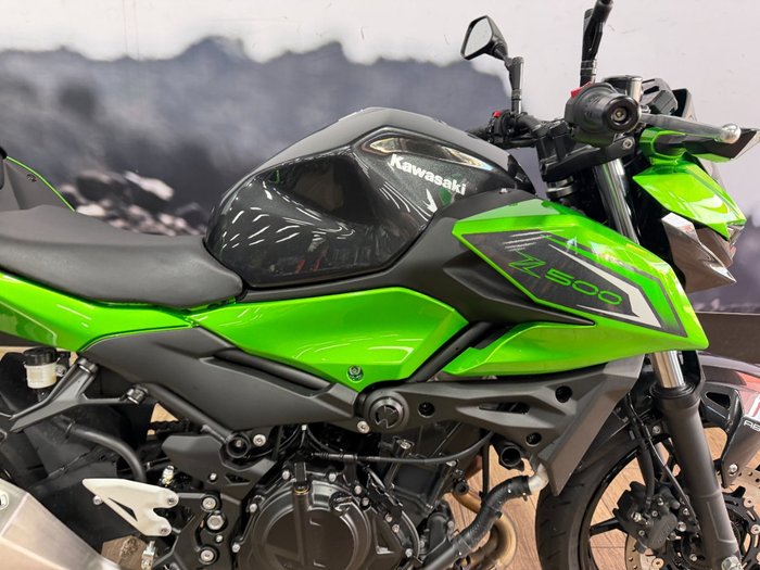 2026 Kawasaki Z500 Lime Green / Carbon Gray