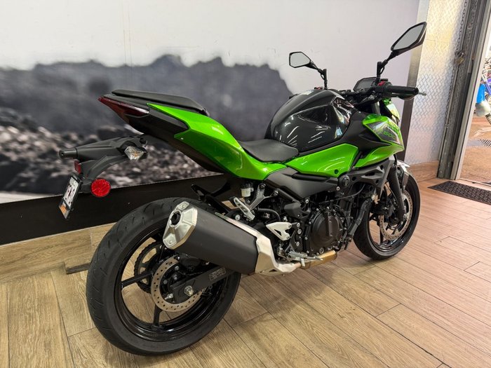 2026 Kawasaki Z500 Lime Green / Carbon Gray