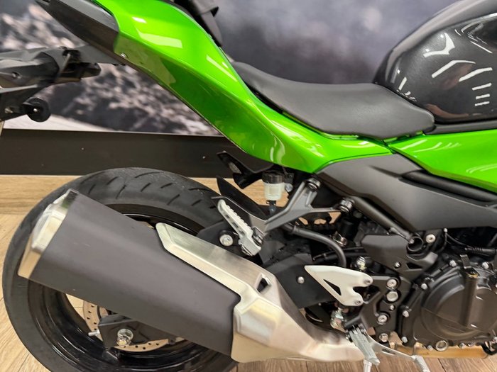 2026 Kawasaki Z500 Lime Green / Carbon Gray