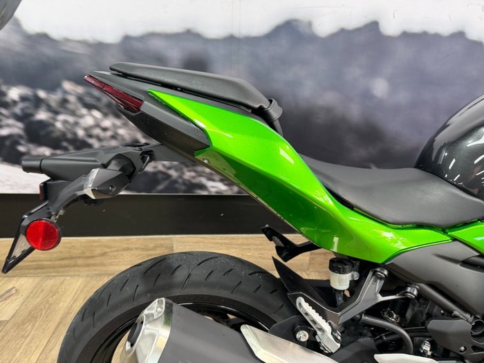 2026 Kawasaki Z500 Lime Green / Carbon Gray