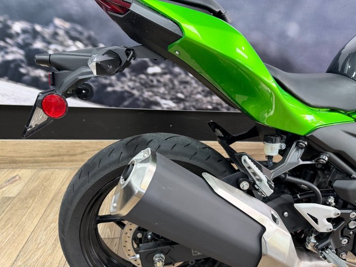 2026 Kawasaki Z500 Lime Green / Carbon Gray