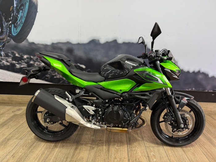 2026 Kawasaki Z500 Lime Green / Carbon Gray