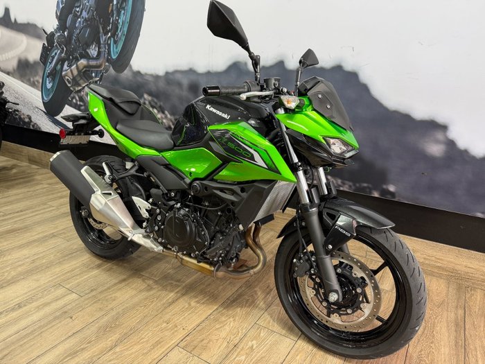 2026 Kawasaki Z500 Lime Green / Carbon Gray