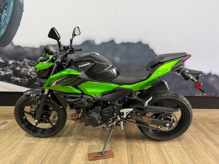 2026 Kawasaki Z500 Lime Green / Carbon Gray