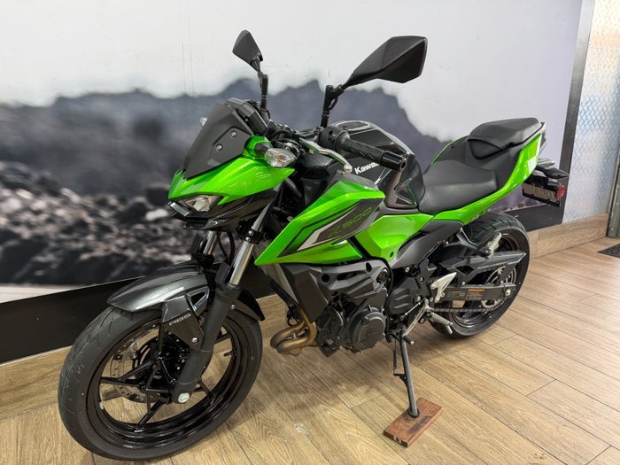 2026 Kawasaki Z500 Lime Green / Carbon Gray