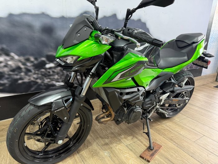 2026 Kawasaki Z500 Lime Green / Carbon Gray