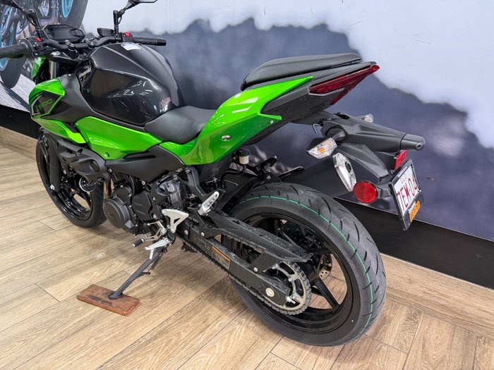 2026 Kawasaki Z500 Lime Green / Carbon Gray