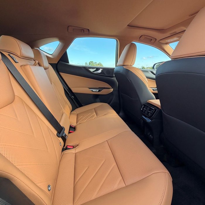 2026 Lexus NX 450h+ Luxury