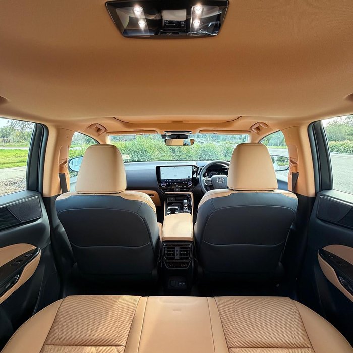 2026 Lexus NX 450h+ Luxury