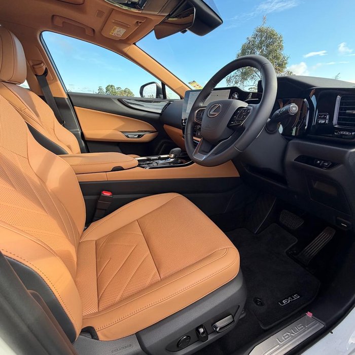2026 Lexus NX 450h+ Luxury
