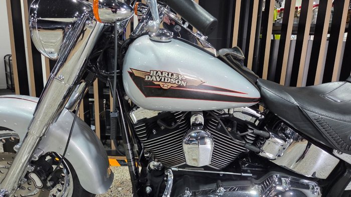 Harley-Davidson 2010 HARLEY-DAVIDSON 1584CC FLSTF FAT BOY SILVER