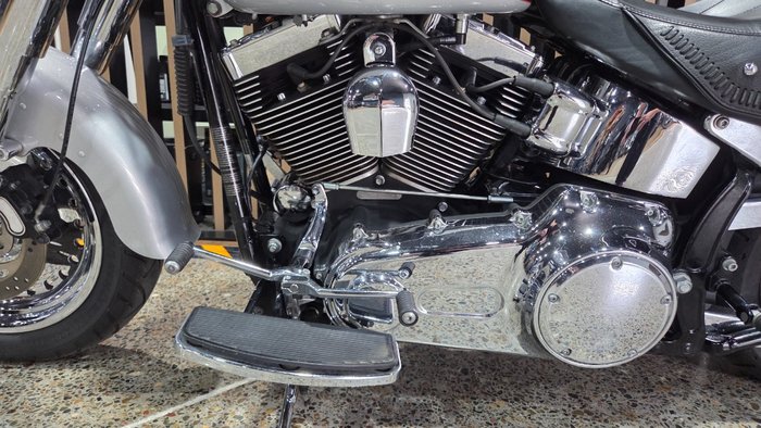 Harley-Davidson 2010 HARLEY-DAVIDSON 1584CC FLSTF FAT BOY SILVER
