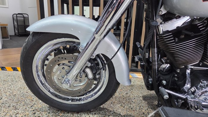 Harley-Davidson 2010 HARLEY-DAVIDSON 1584CC FLSTF FAT BOY SILVER