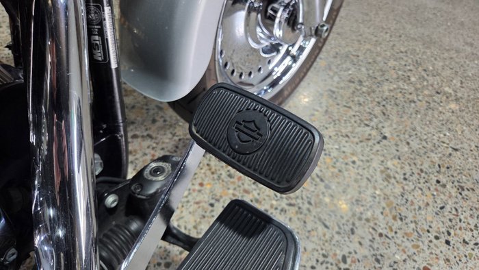 Harley-Davidson 2010 HARLEY-DAVIDSON 1584CC FLSTF FAT BOY SILVER