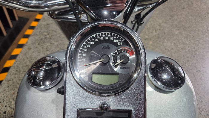 Harley-Davidson 2010 HARLEY-DAVIDSON 1584CC FLSTF FAT BOY SILVER