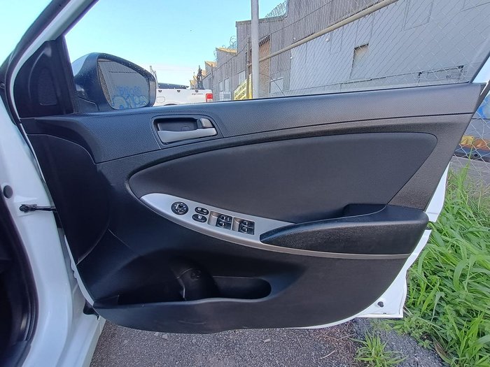 2016 Hyundai Accent Active