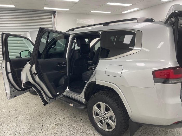 2024 Toyota Landcruiser Sahara FJA300R 4X4 Dual Range Silver Pearl
