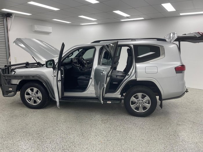 2024 Toyota Landcruiser Sahara FJA300R 4X4 Dual Range Silver Pearl