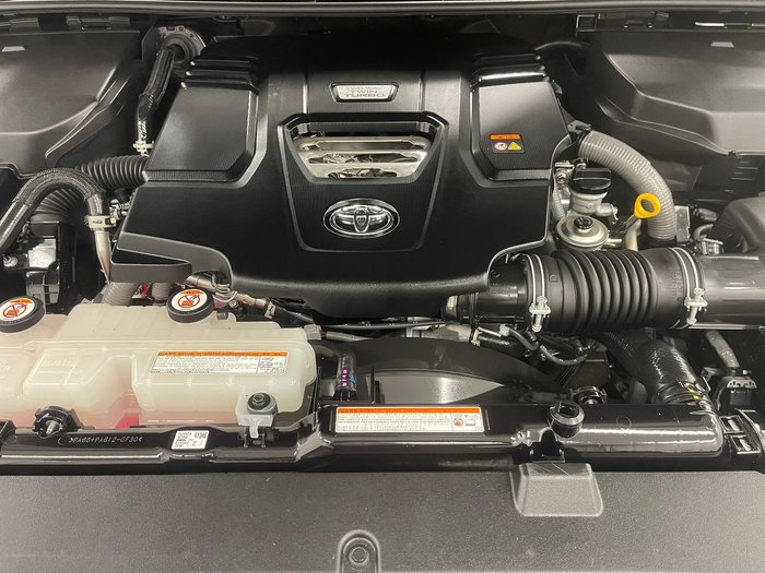 2024 Toyota Landcruiser Sahara FJA300R 4X4 Dual Range Silver Pearl