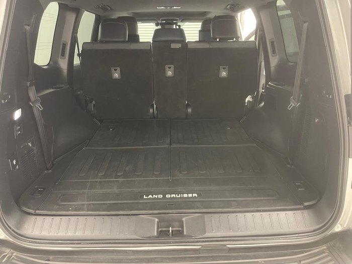 2024 Toyota Landcruiser Sahara FJA300R 4X4 Dual Range Silver Pearl