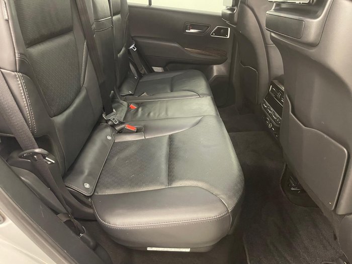 2024 Toyota Landcruiser Sahara FJA300R 4X4 Dual Range Silver Pearl