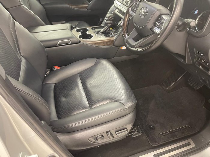 2024 Toyota Landcruiser Sahara FJA300R 4X4 Dual Range Silver Pearl