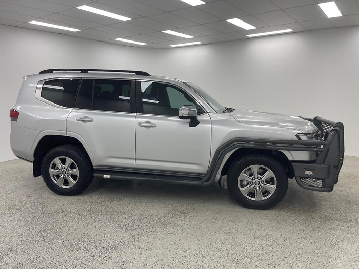 2024 Toyota Landcruiser Sahara FJA300R 4X4 Dual Range Silver Pearl
