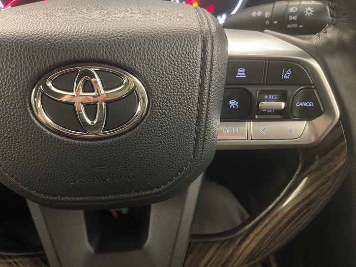 2024 Toyota Landcruiser Sahara FJA300R 4X4 Dual Range Silver Pearl