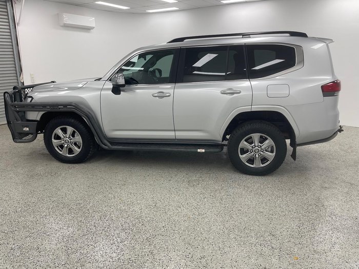 2024 Toyota Landcruiser Sahara FJA300R 4X4 Dual Range Silver Pearl