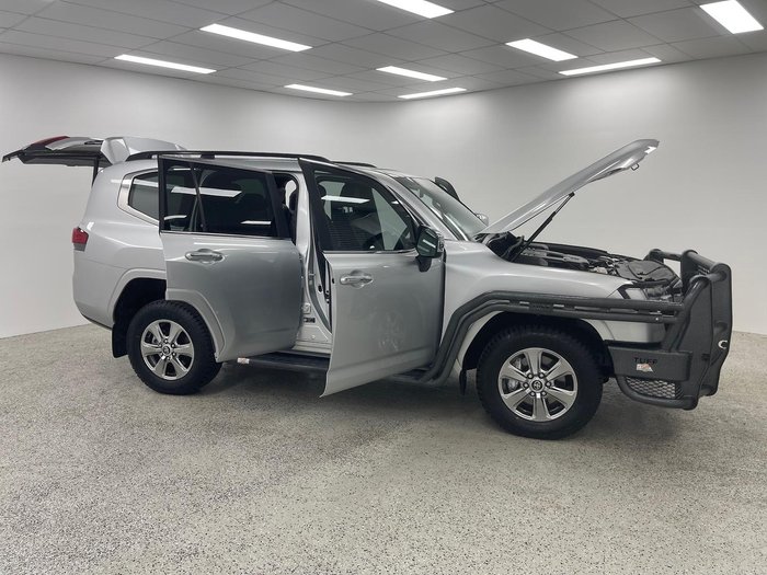 2024 Toyota Landcruiser Sahara FJA300R 4X4 Dual Range Silver Pearl