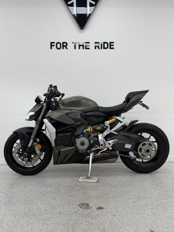 2023 DUCATI STREETFIGHTER V2 Green