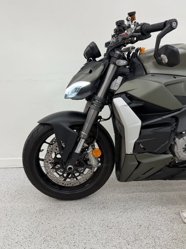 2023 DUCATI STREETFIGHTER V2 Green