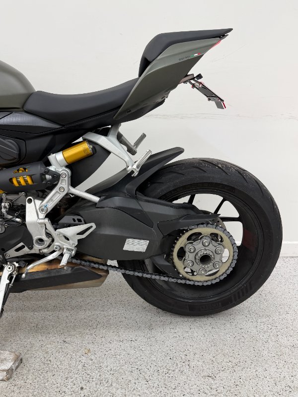 2023 DUCATI STREETFIGHTER V2 Green