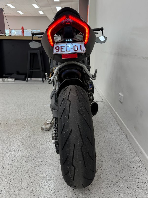 2023 DUCATI STREETFIGHTER V2 Green