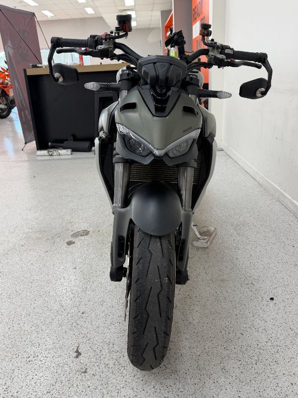 2023 DUCATI STREETFIGHTER V2 Green