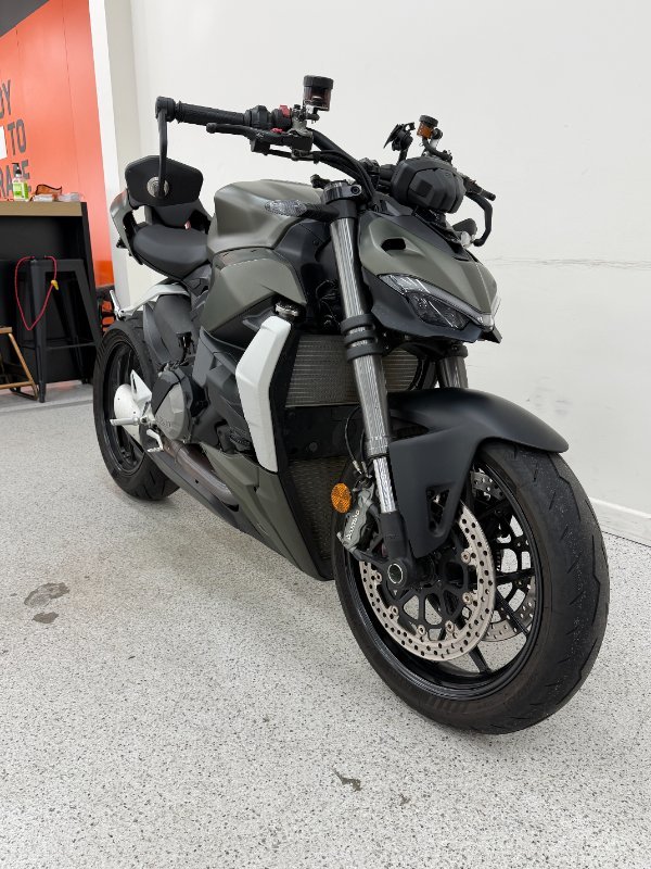2023 DUCATI STREETFIGHTER V2 Green