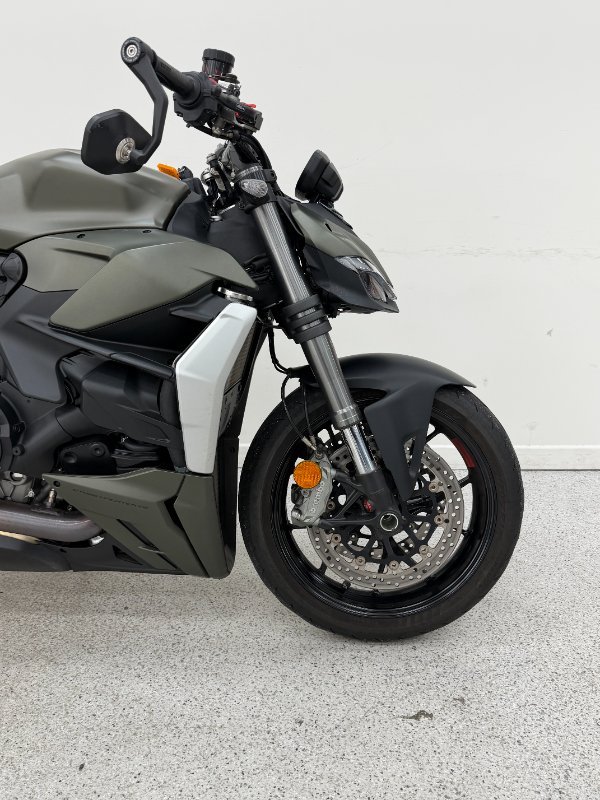 2023 DUCATI STREETFIGHTER V2 Green