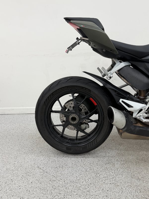 2023 DUCATI STREETFIGHTER V2 Green